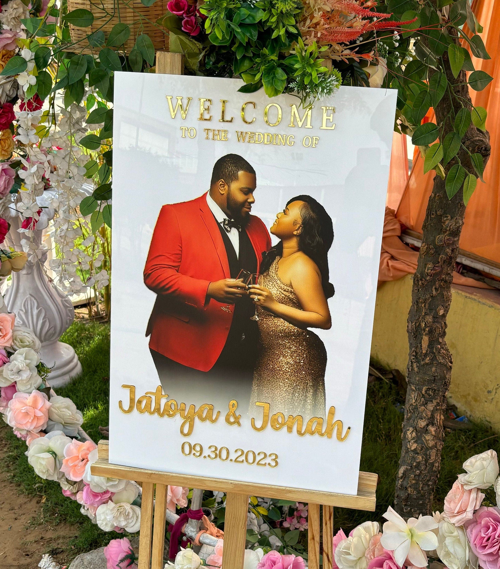 Acrylic Photo Wedding Welcome Sign: Gold 3D Lettering