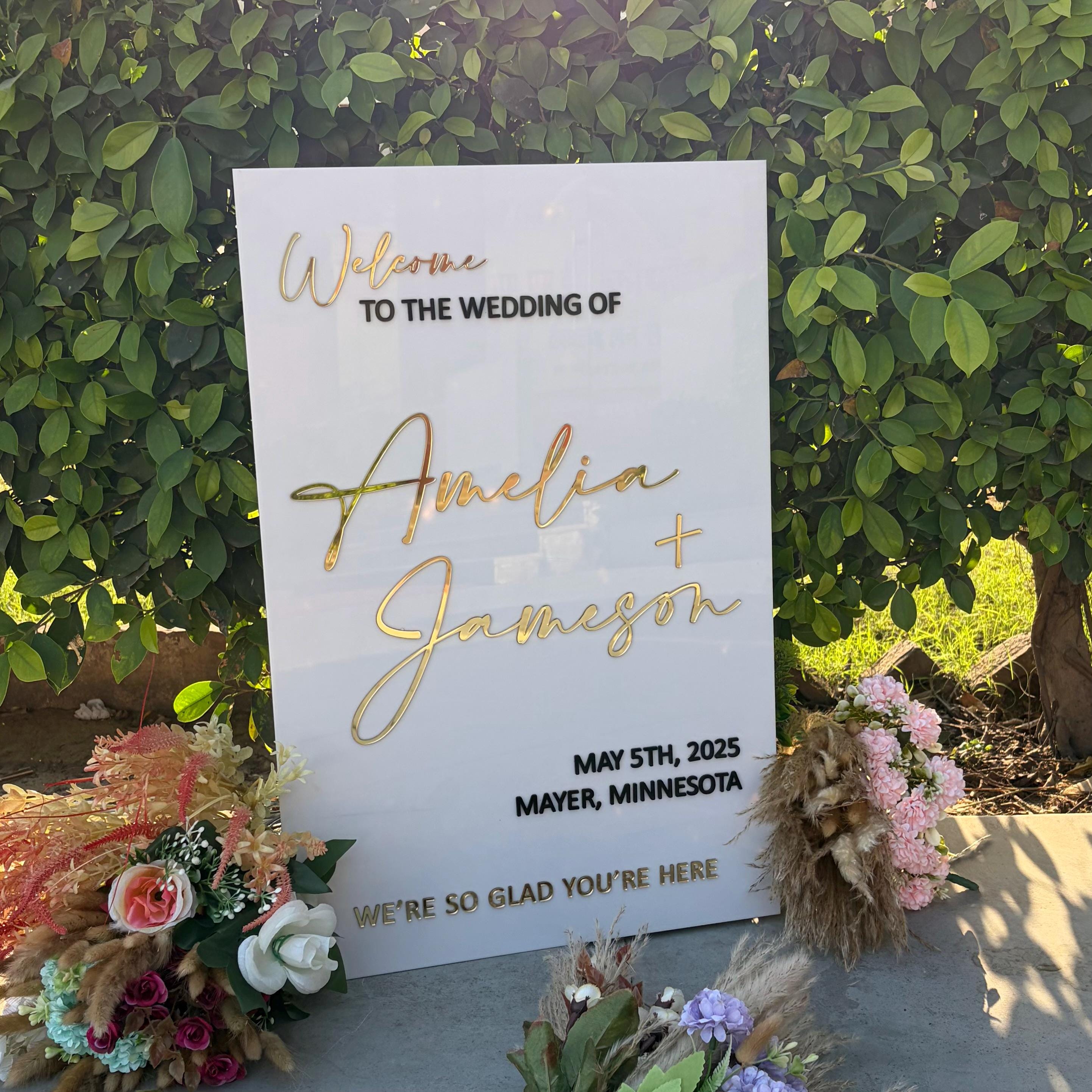 Custom Acrylic Wedding Welcome Sign: 3D Gold Mirror Names